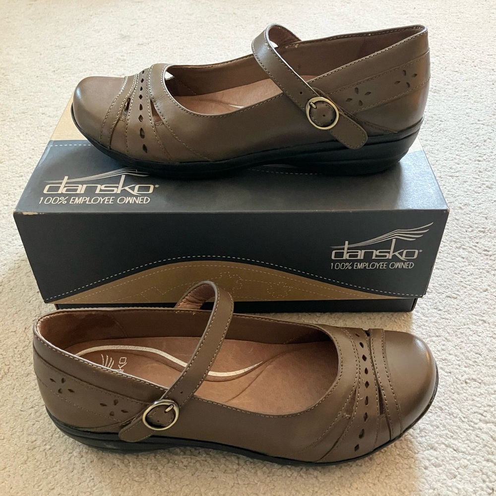 NEW Women’s Dansko Mathilda Shoes Taupe Size 41 (US Size 10.5/11)